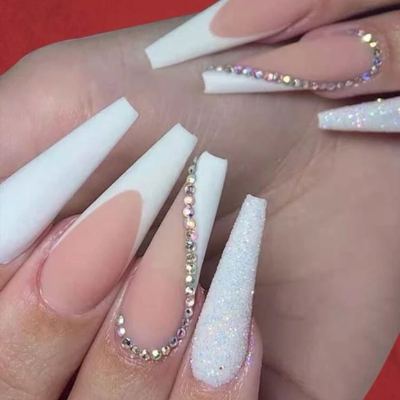 Press On Nails Kit - Picture 1 of 2